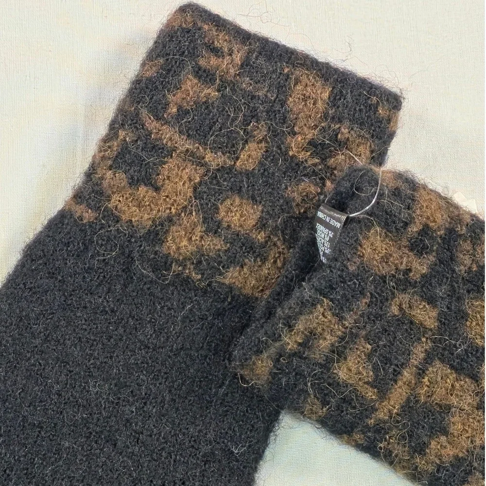 AQUA Women Knit Gloves O/S Black/Brown Leopard Print Cuff Cozy Chic Winter NWT